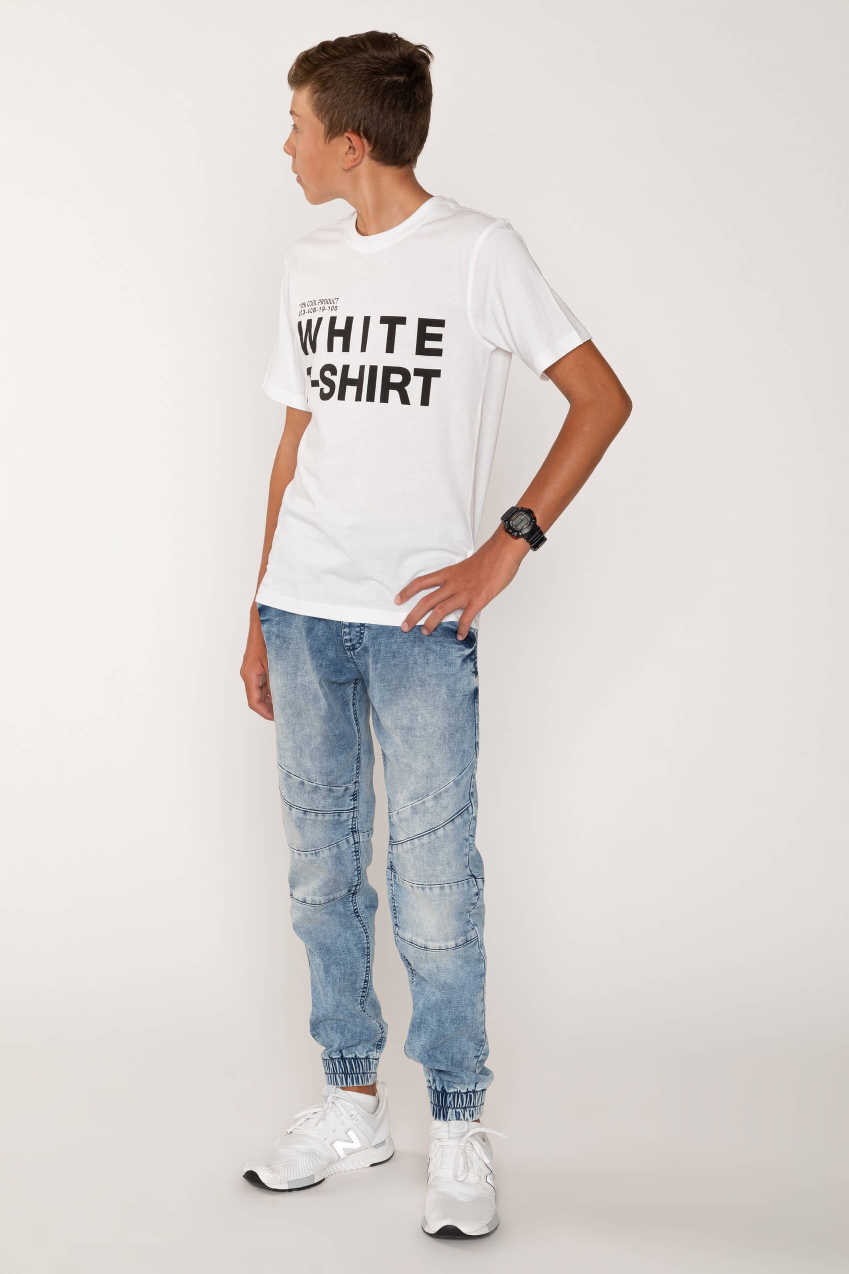 

Biały T-shirt dla chłopaka z nadrukiem WHITE T-SHIRT