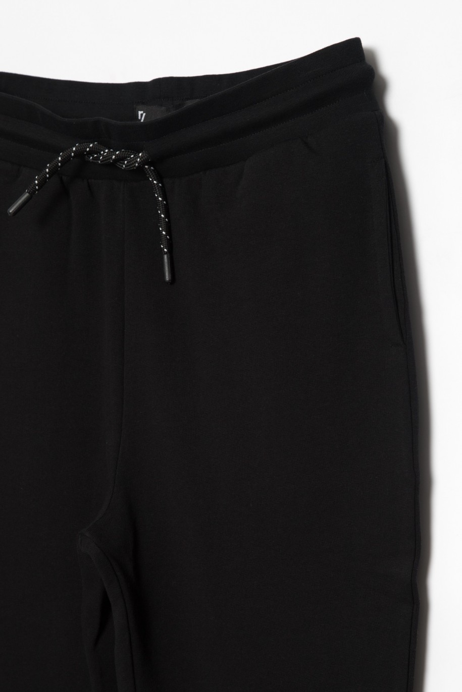 Czarne spodnie dresowe dla chłopaka z nadrukami z tyłu nogawek - 25536
