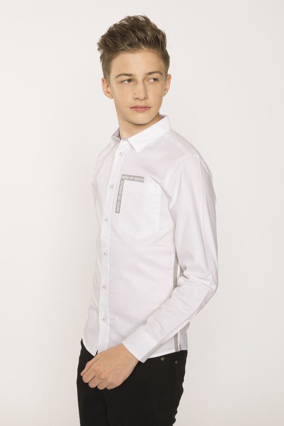Biała koszula z długim rękawem i lampasami dla chłopaka - 28208