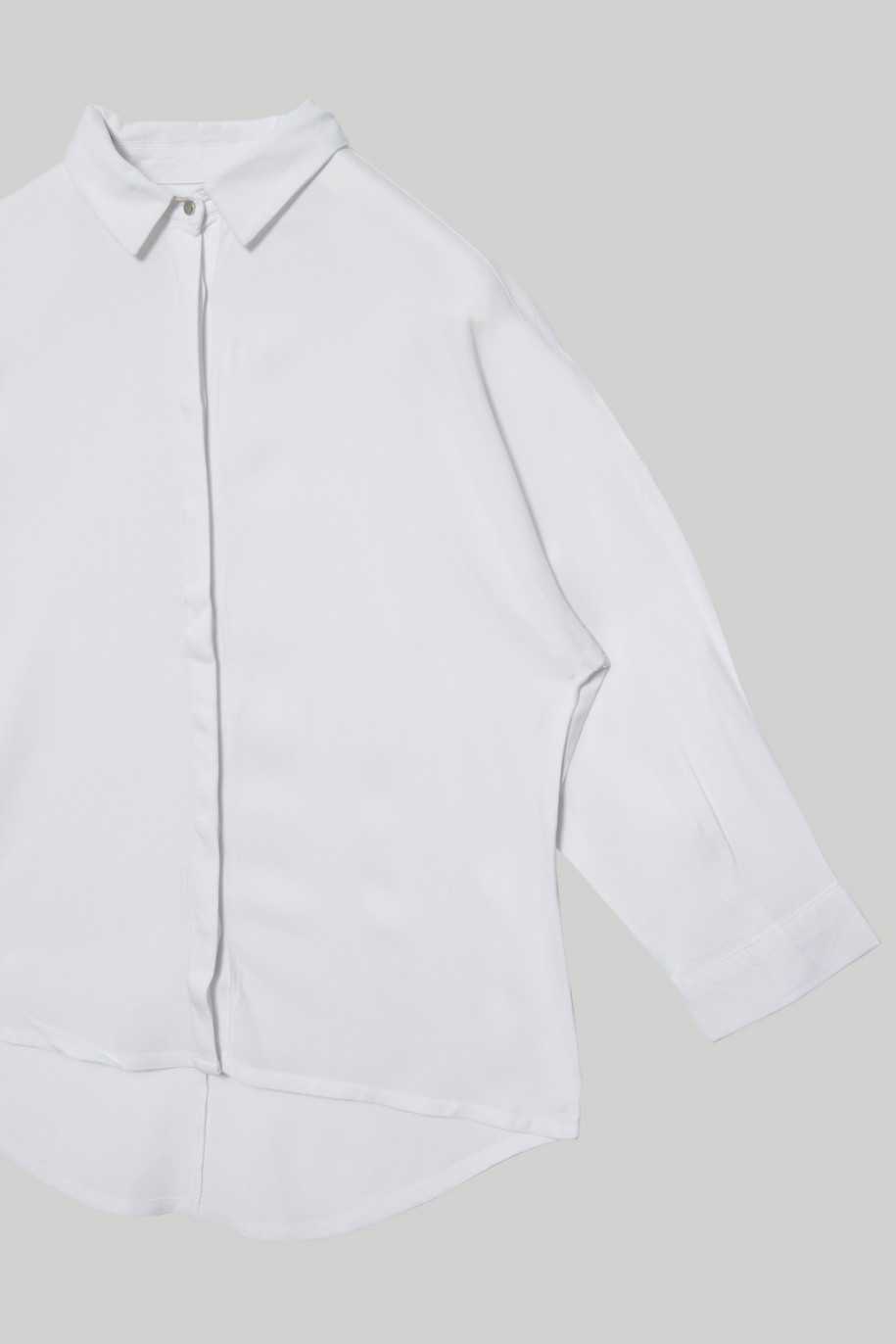 Klasyczna biała koszula z przedłużanym tyłem dla dziewczyny - 28274