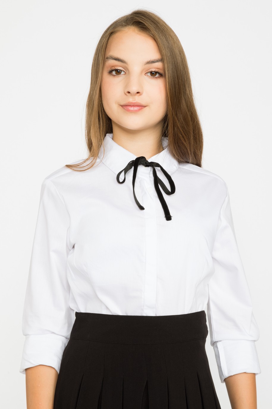 Biała elegancka koszula z ozdobną czarną tasiemką dla dziewczyny - 29412