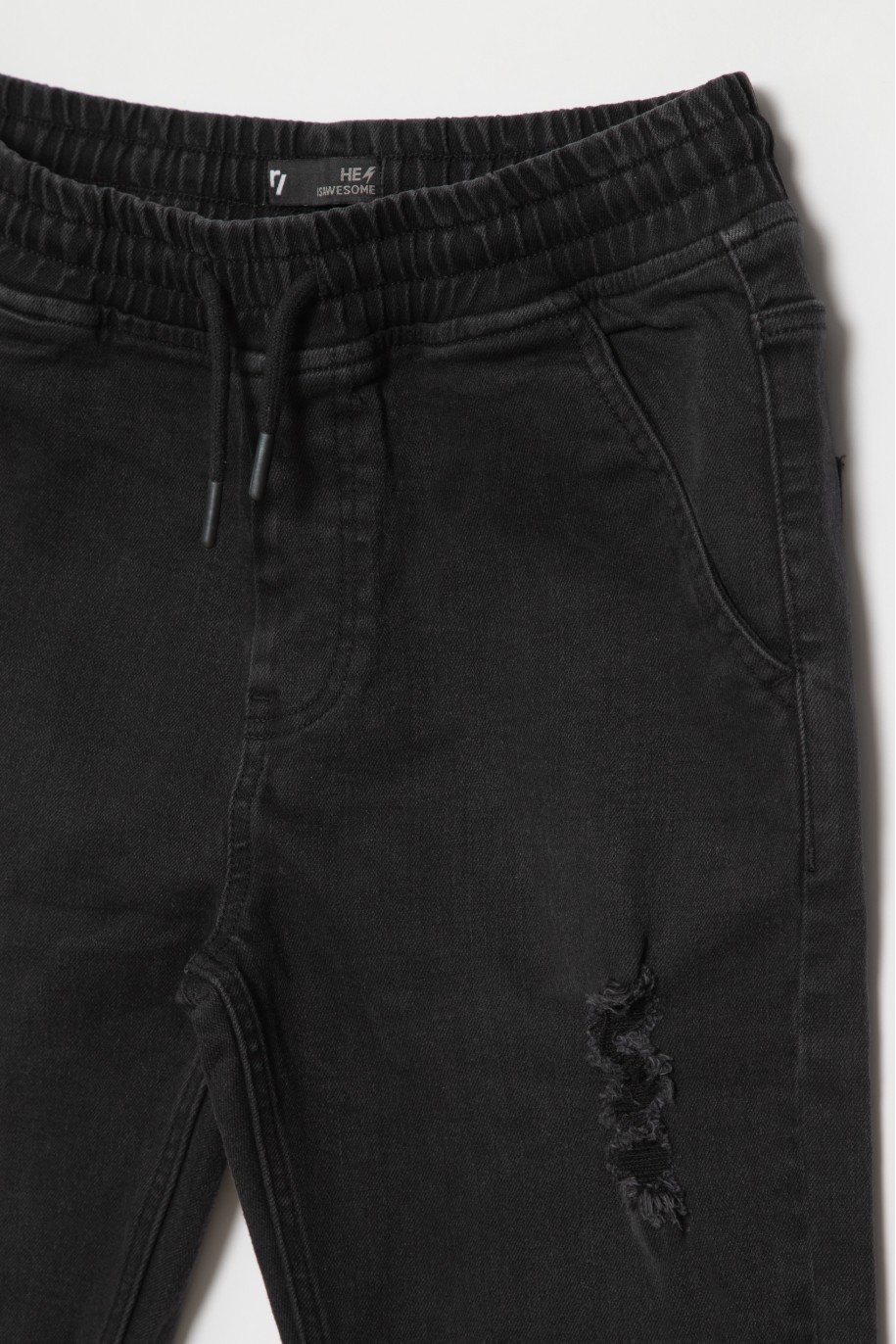 Czarne jeansowe joggery dla chłopaka z modnymi przetarciami - 32471
