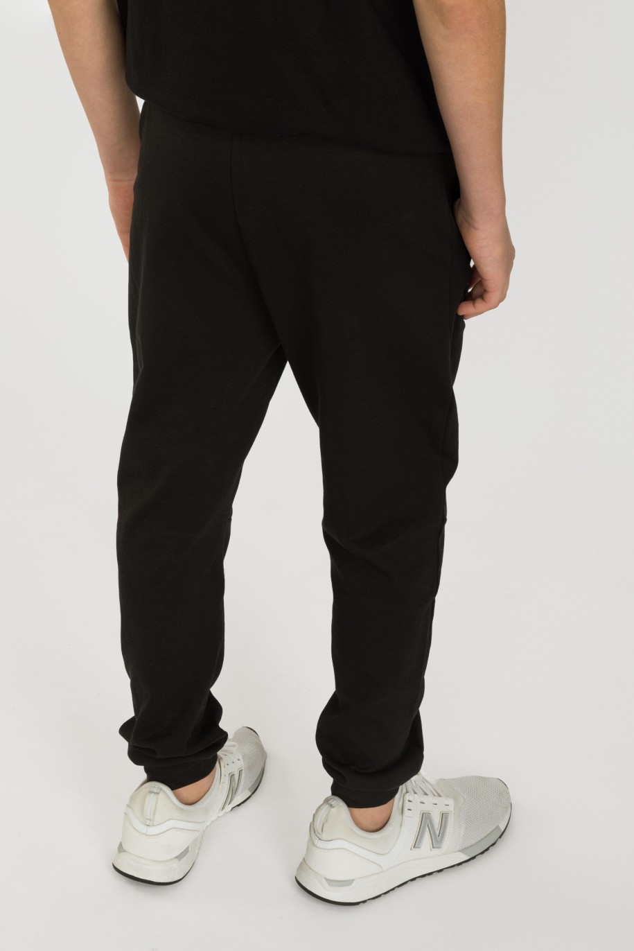 Czarne spodnie dresowe dla chłopaka TEENAGE REBELLION - 32669