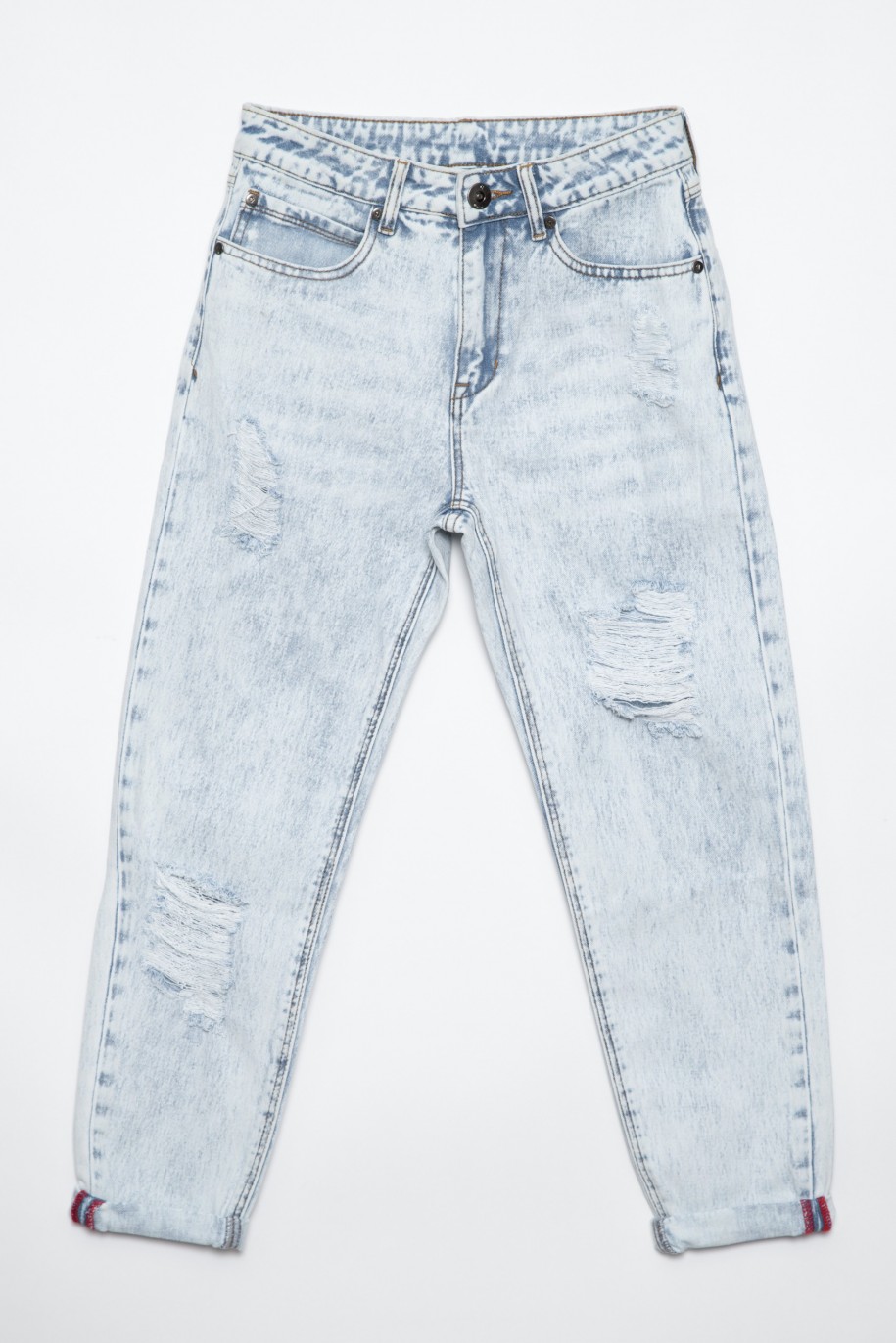 Jasne jeansowe spodnie dla chłopaka z przetarciami - 32886