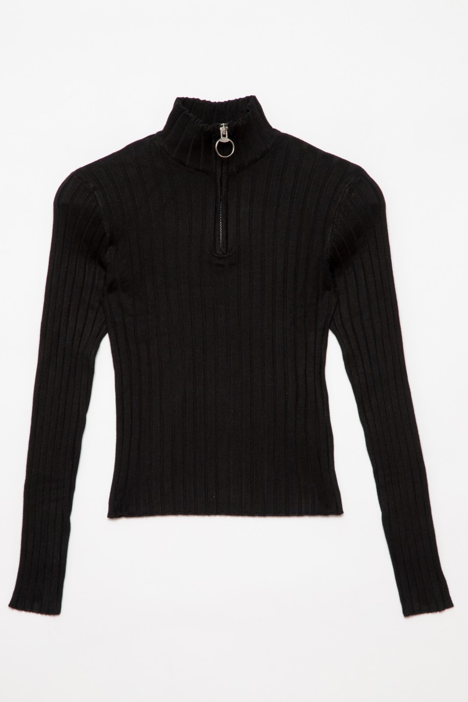 Czarny sweter z długim rękawem z prążkowanej dzianiny - 32999