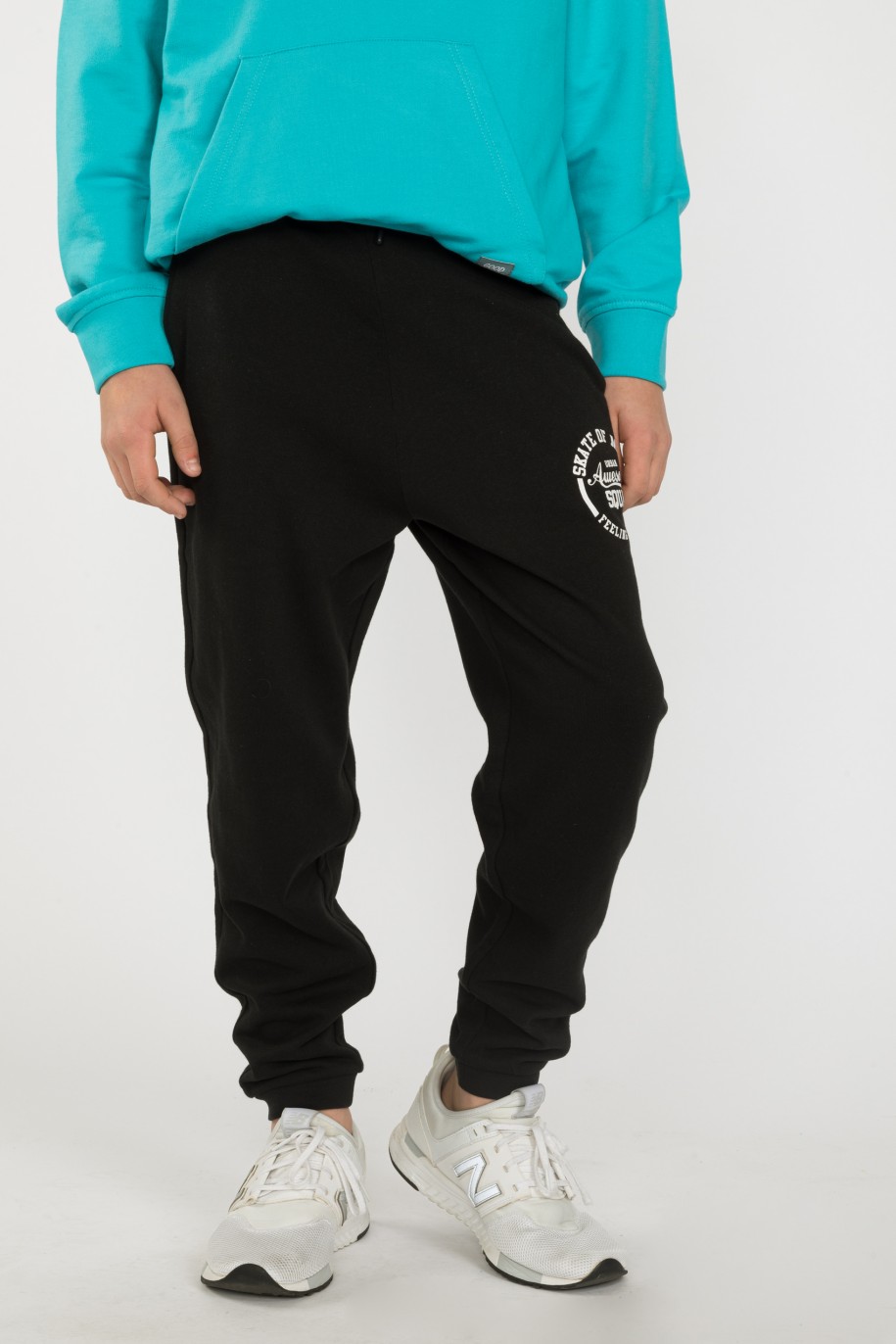Czarne spodnie dresowe dla chłopaka SKATE OF MIND - 33136