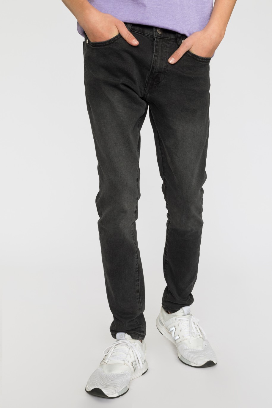 Czarne jeansowe zwężane ku dołowi spodnie dla chłopaka - 33443