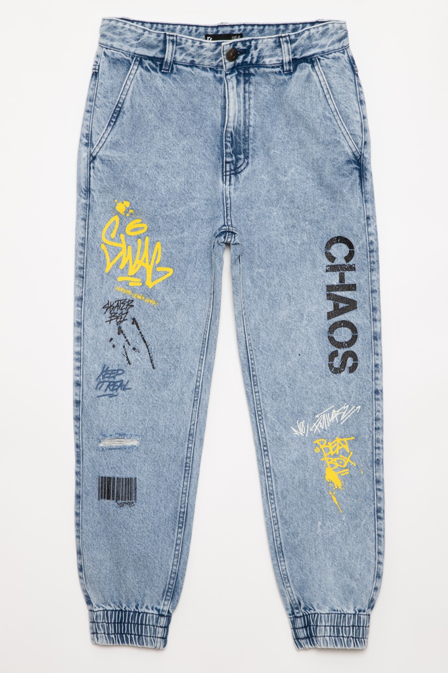 Niebieskie jeansy typu jogger z nadrukami dla chłopaka - 33457