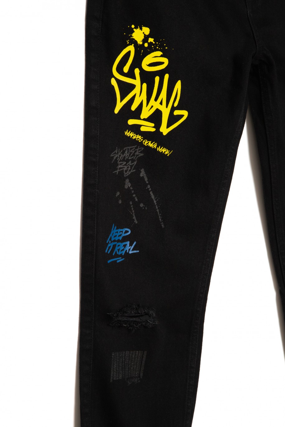 Czarne jeansy typu jogger z nadrukami dla chłopaka - 33464