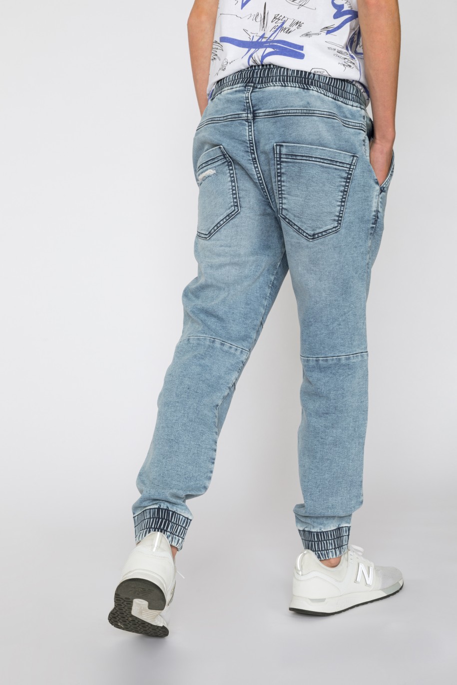 Niebieskie jeansy typu jogger ze ściągaczami dla chłopaka - 33579