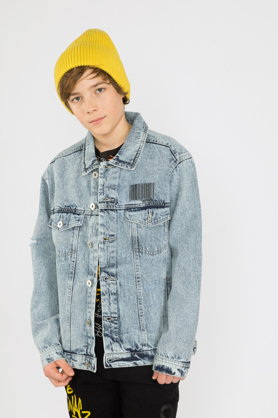 Niebieska kurtka jeansowa dla chłopaka z napisami graffiti na plecach - 33658
