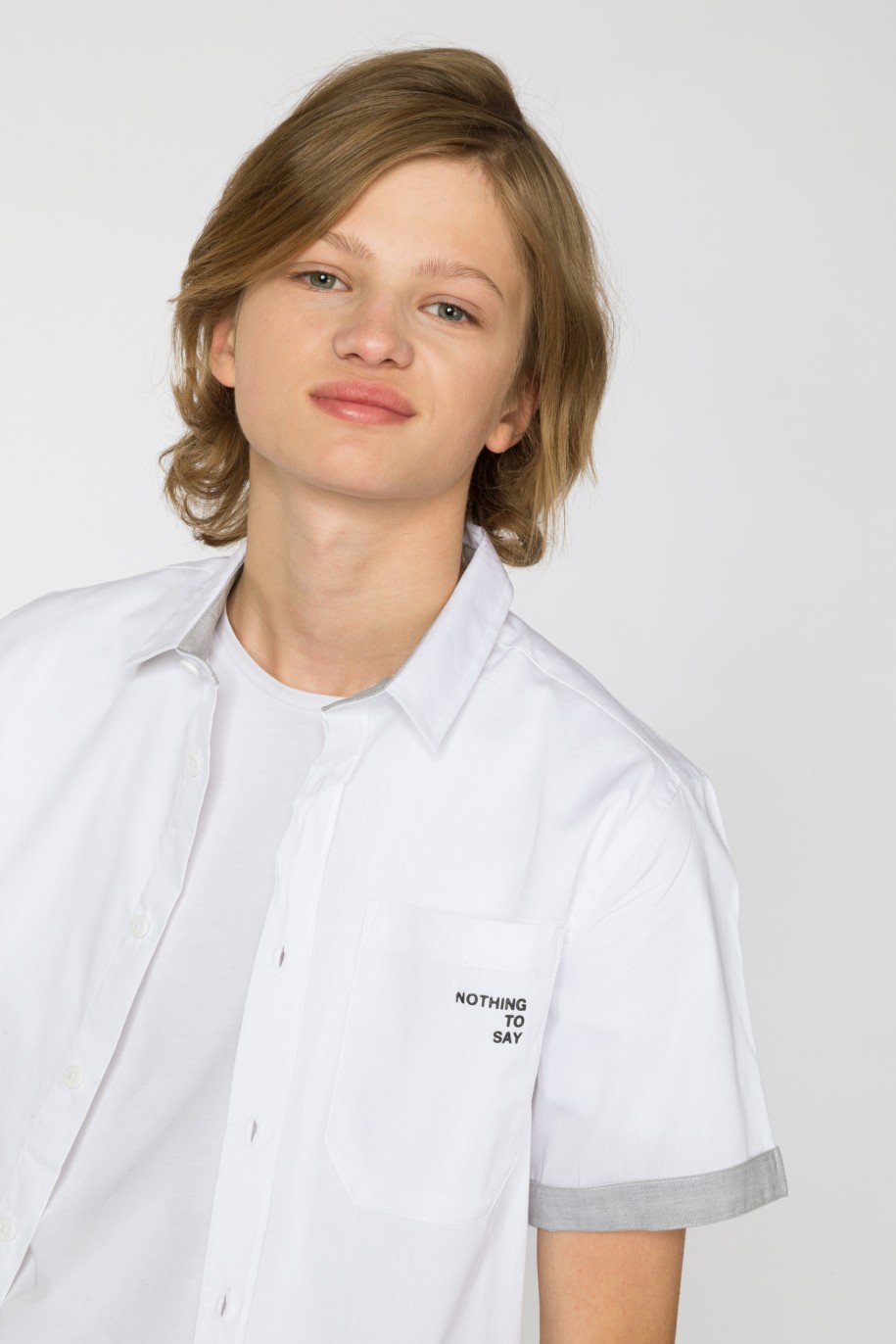 Biała koszula z krótkim rękawem i ozdobnymi mankietami dla chłopaka - 33845