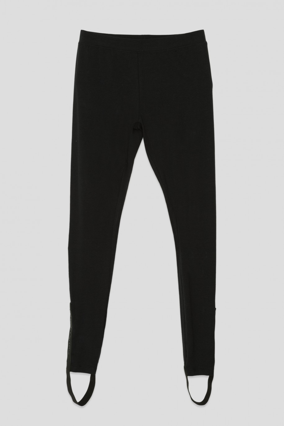 Czarne legginsy z zapiętkiem - 34229