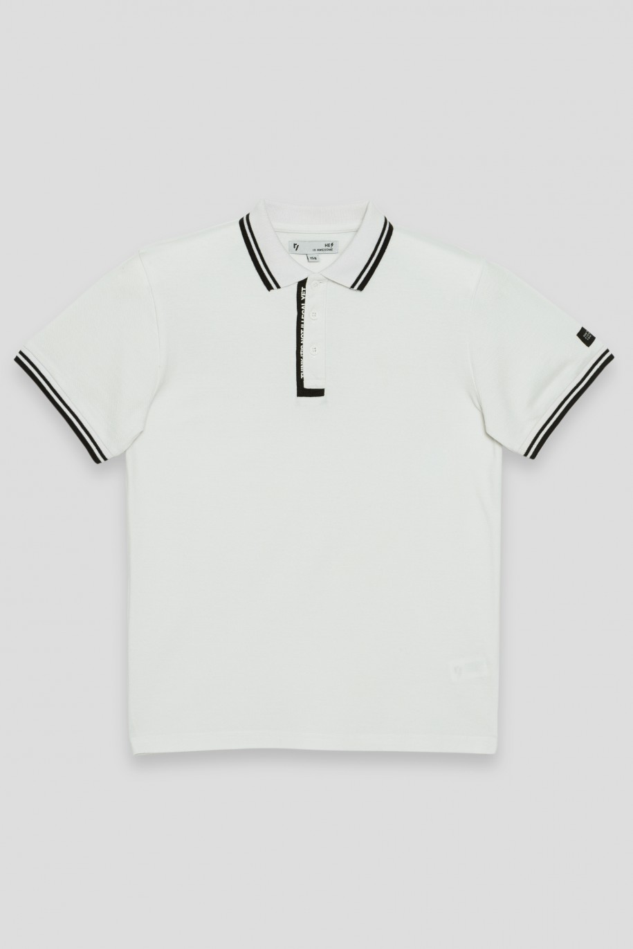 Biała koszulka polo z kontrastowym wykończeniem - 34432