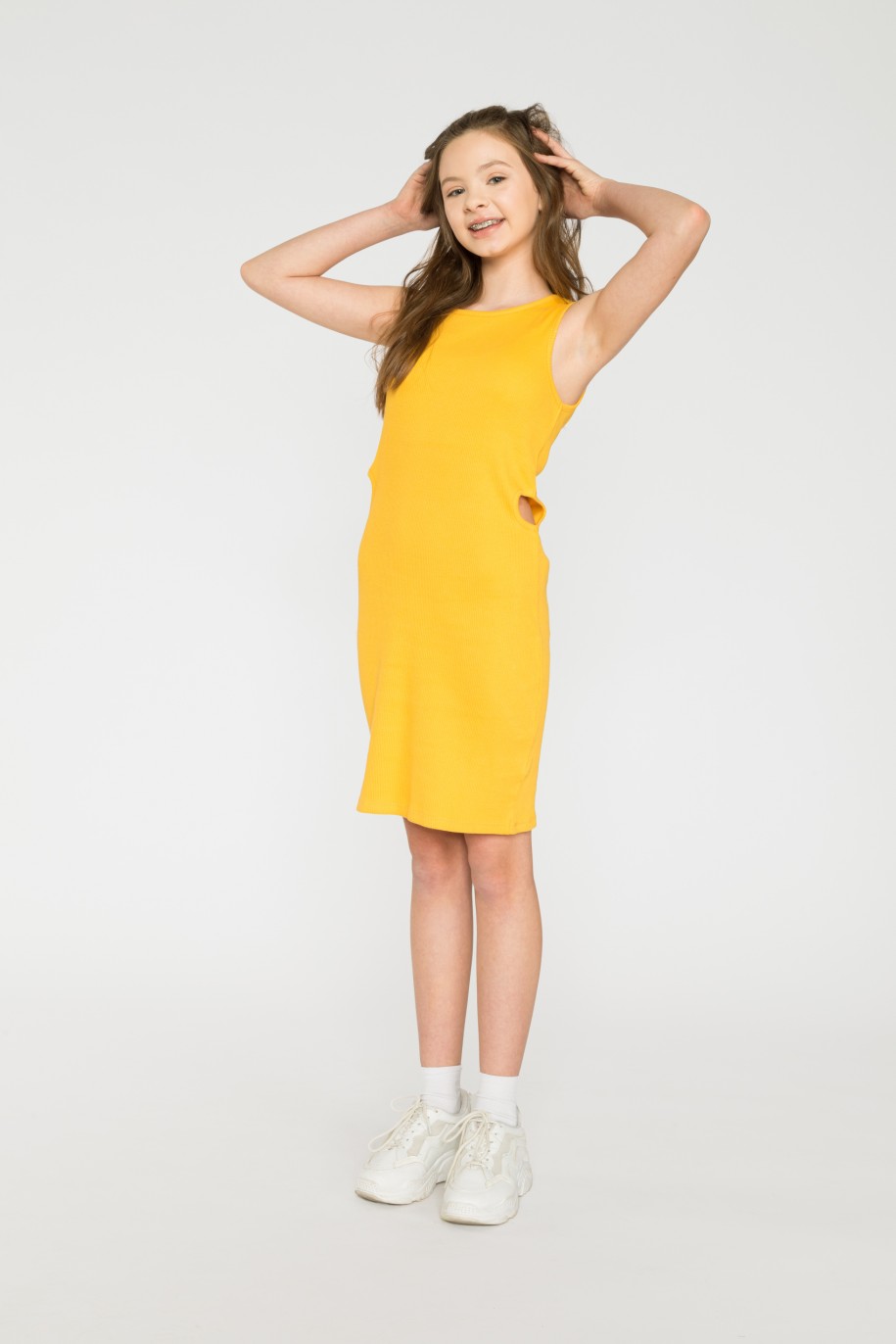 Żółta krótka sukienka z wycięciami - 34640