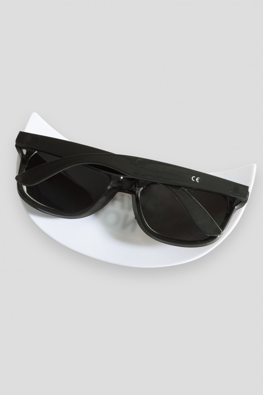 Czarne okulary przeciwsłoneczne z daszkiem - 34863