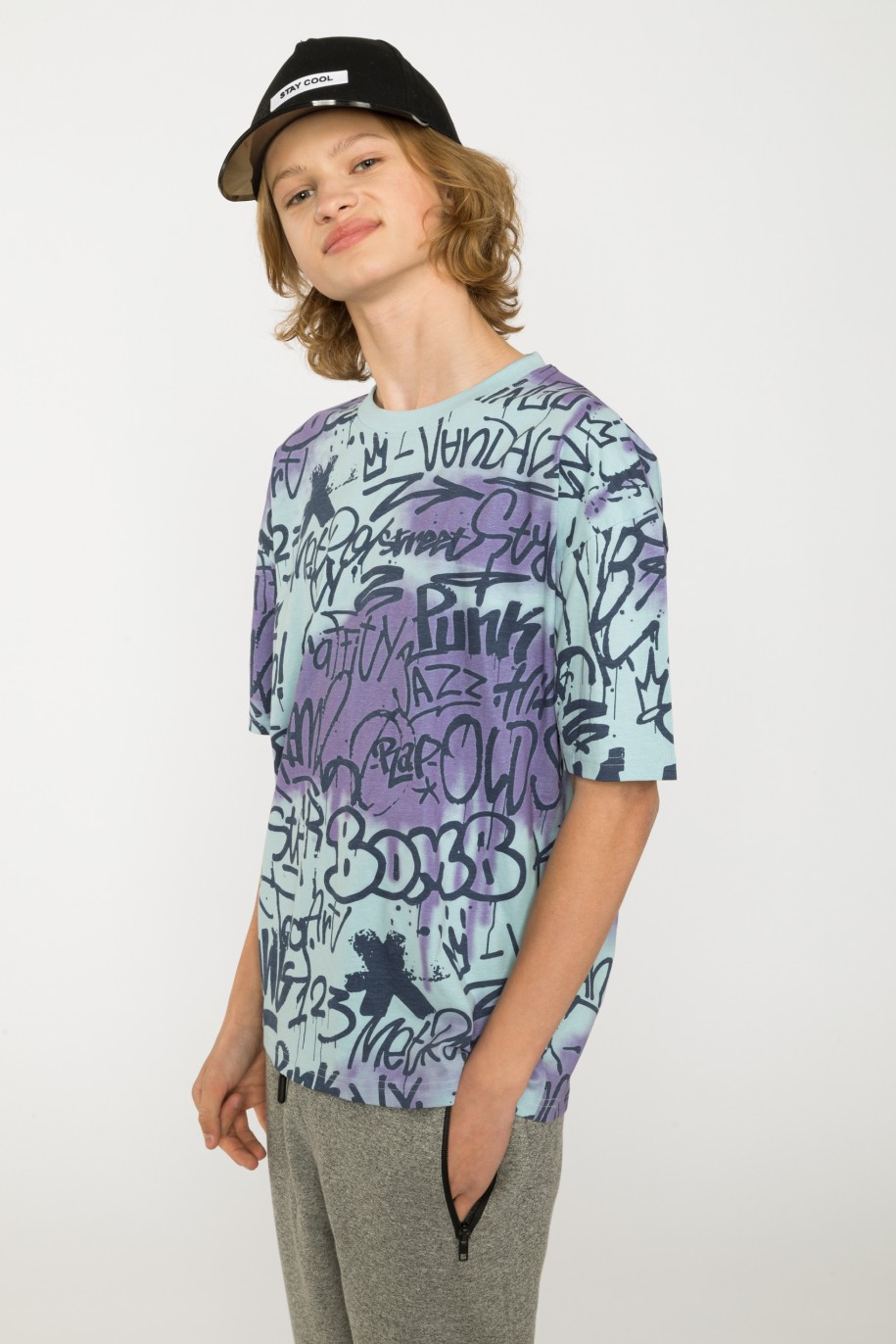 Fioletowy wzorzysty t-shirt oversize GRAFFITI - 34958