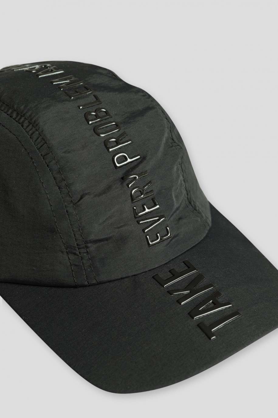 Czarna czapka z daszkiem z przeszyciami - 35169