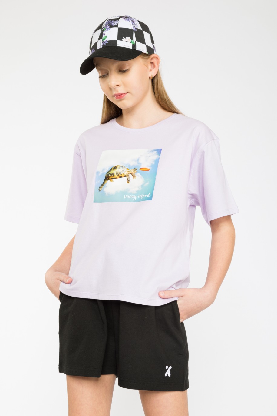 Liliowy t-shirt z nadrukiem TURTLE - 35329