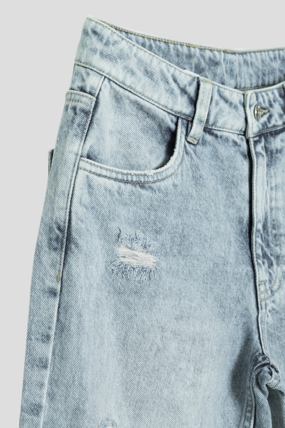 Jasnoniebieskie jeansy z przetarciami - 35675