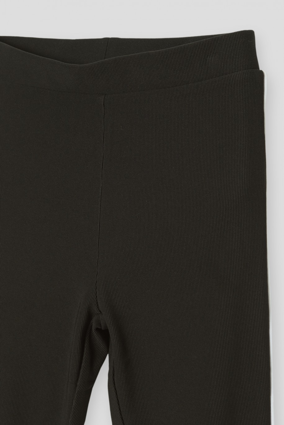 Czarne legginsy z białym paskiem - 36233