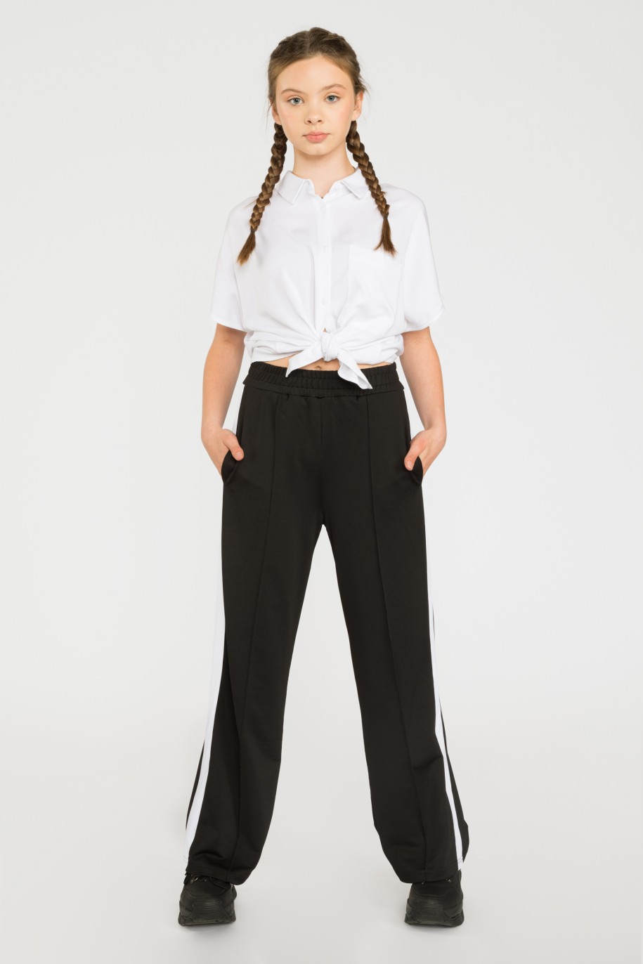 Czarne spodnie białymi lampasami z nogawką typu wide leg - 36234