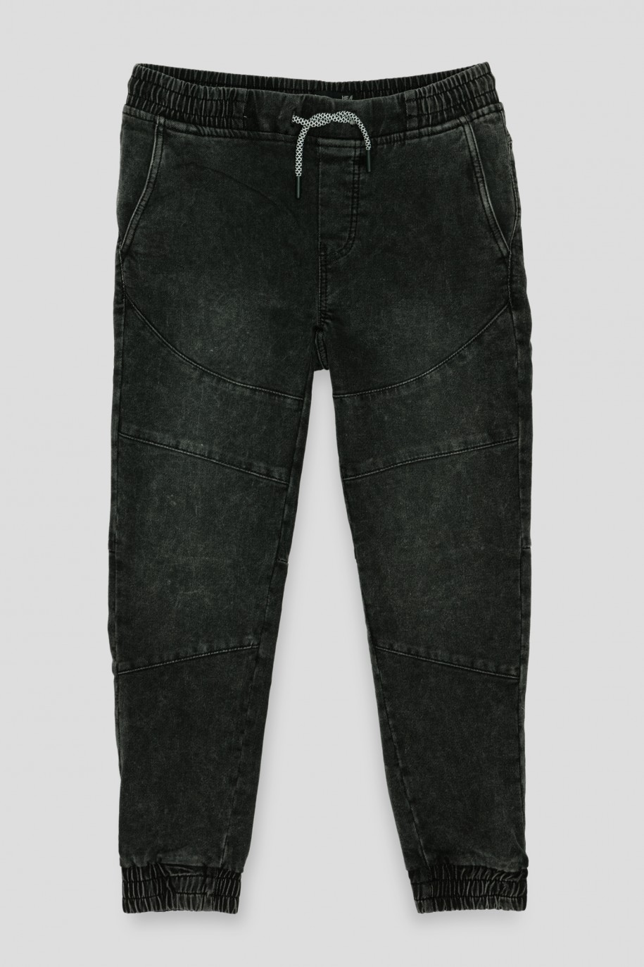 Czarne jeansy z przeszyciami typu jogger - 36254