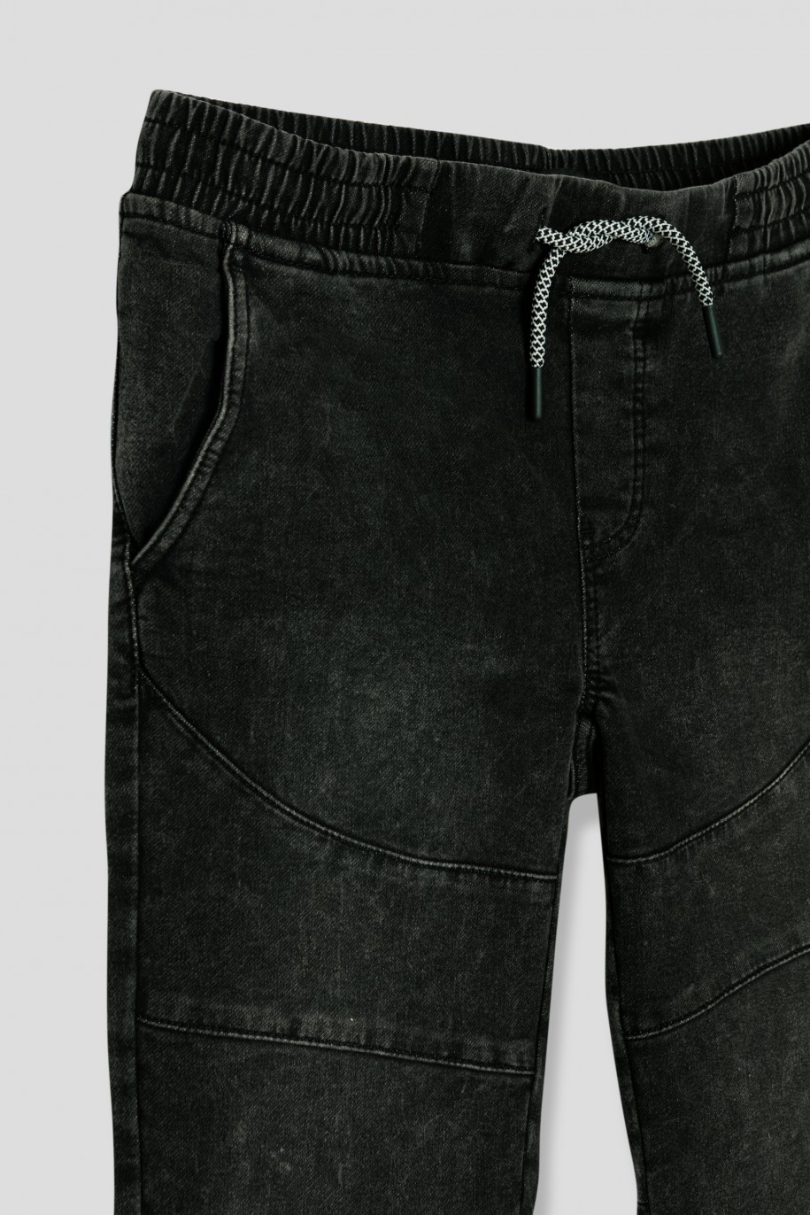 Czarne jeansy z przeszyciami typu jogger - 36255