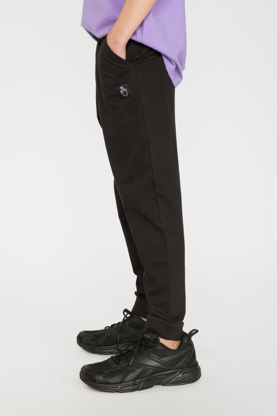 Czarne spodnie dresowe CLICK - 36351
