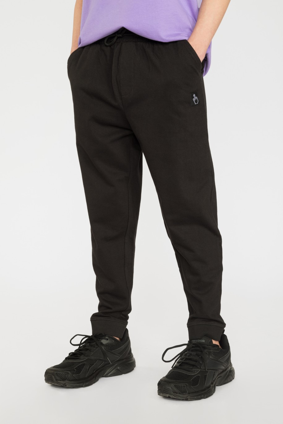 Czarne spodnie dresowe CLICK - 36352