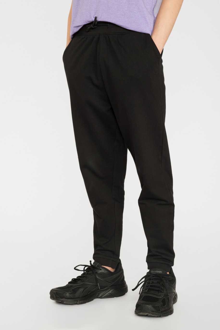 Czarne spodnie dresowe GOOD THINGS TO TRY - 36363