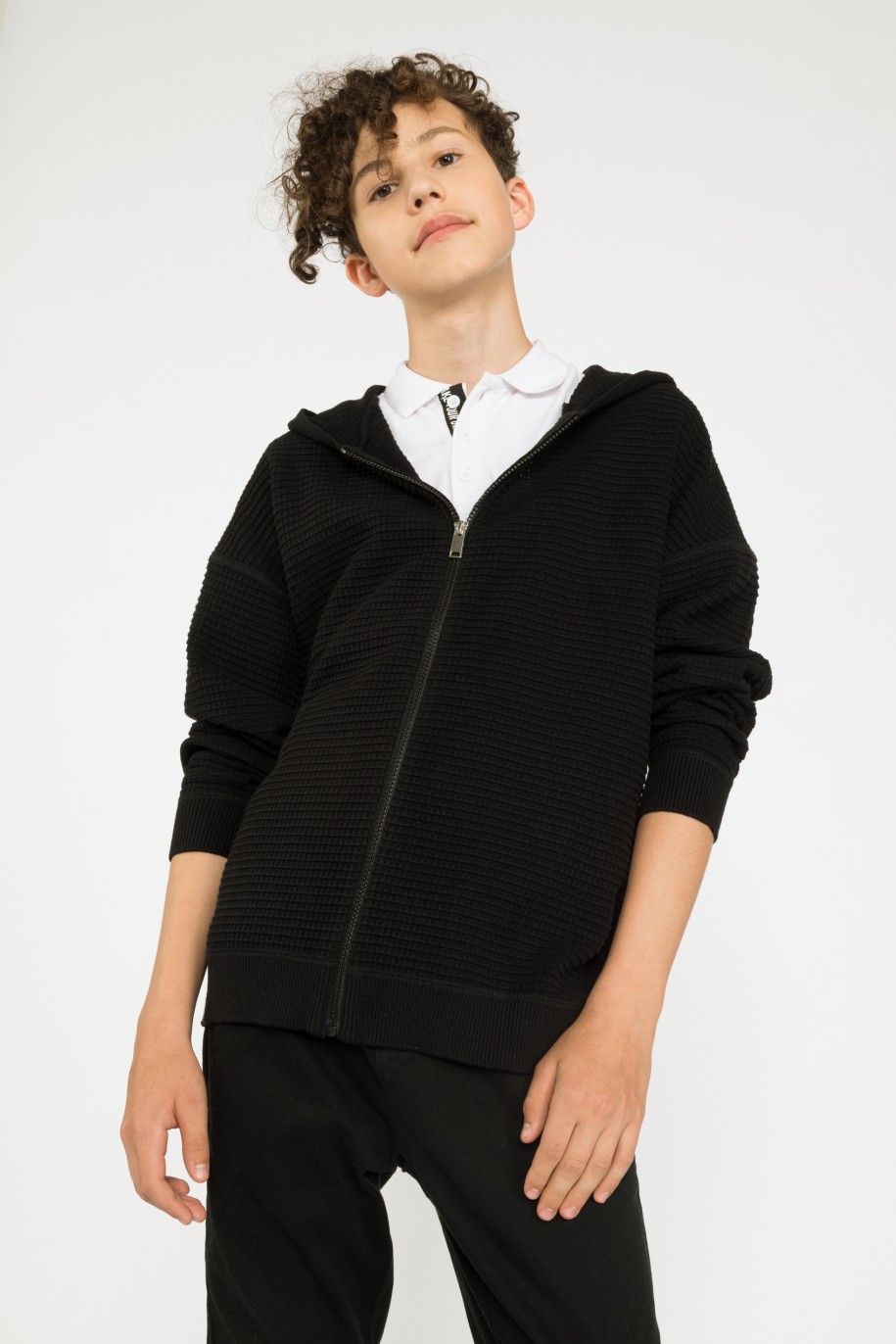 Czarny rozpinany sweter z kapturem - 36587