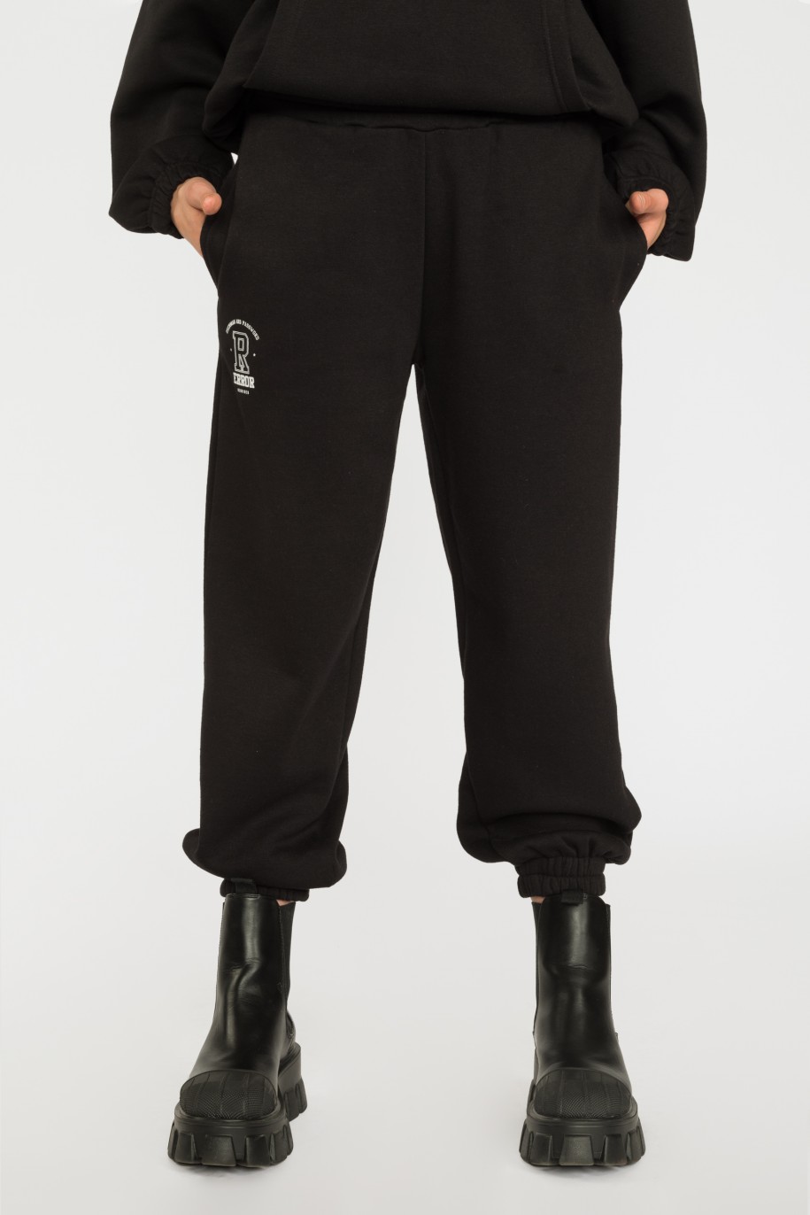 Czarne spodnie dresowe ERROR - 36643