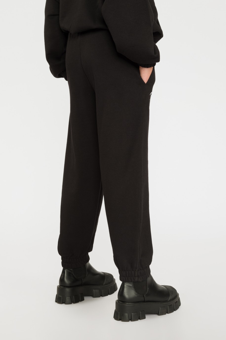 Czarne spodnie dresowe ERROR - 36645