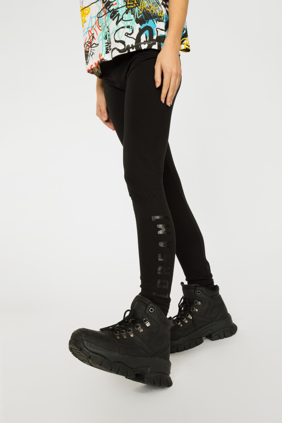 Czarne legginsy z ozdobnym nadrukiem - 37828