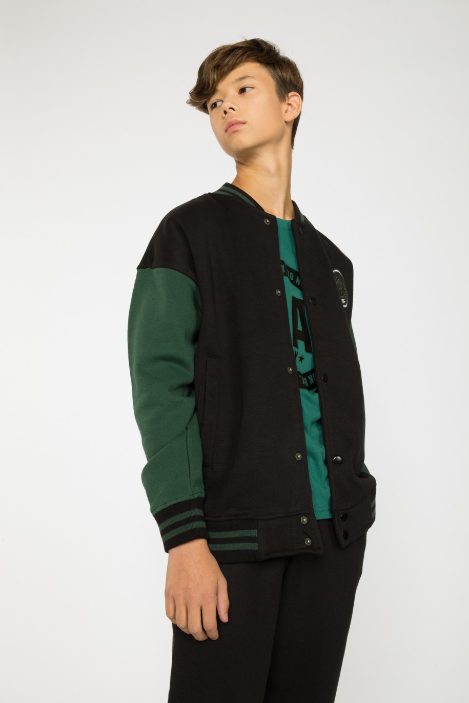 Czarna rozpinana bluza bejsbolówka z zielonymi rękawami - 37872