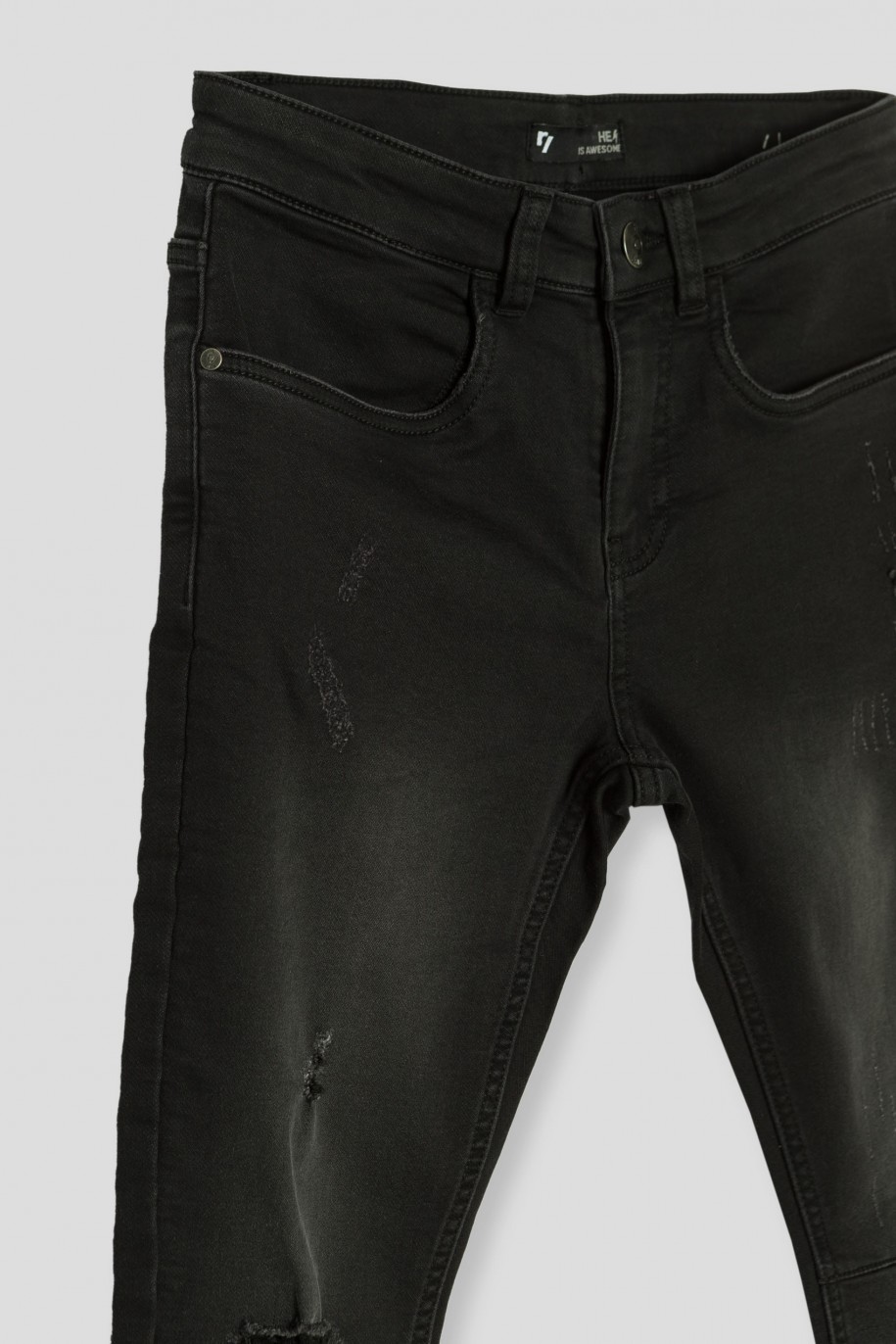 Czarne jeansy z przetarciami - 38210