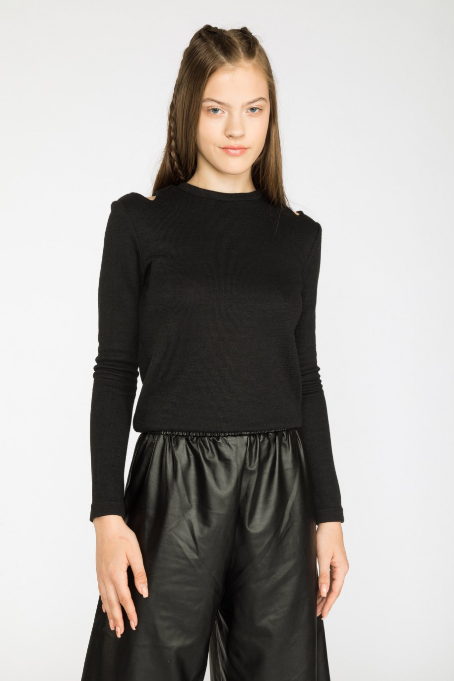 Czarny sweter z długim rękawem i ozdobnymi wycięciami - 38552