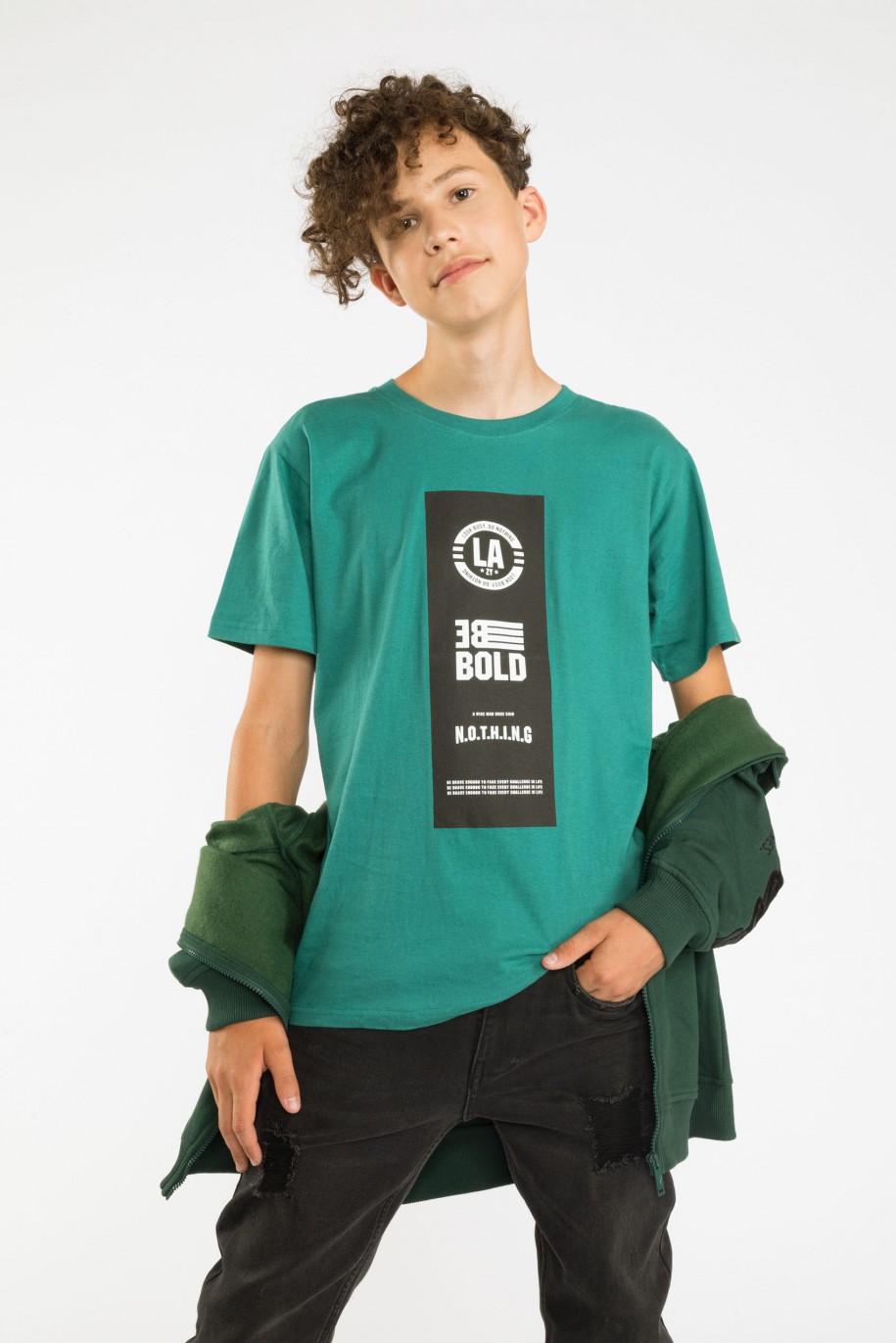 Zielony T-shirt z czarnym nadrukiem z przodu - 38634