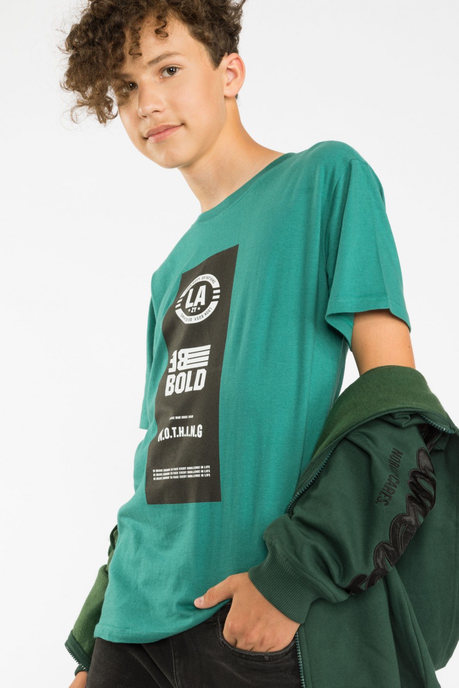 Zielony T-shirt z czarnym nadrukiem z przodu - 38635