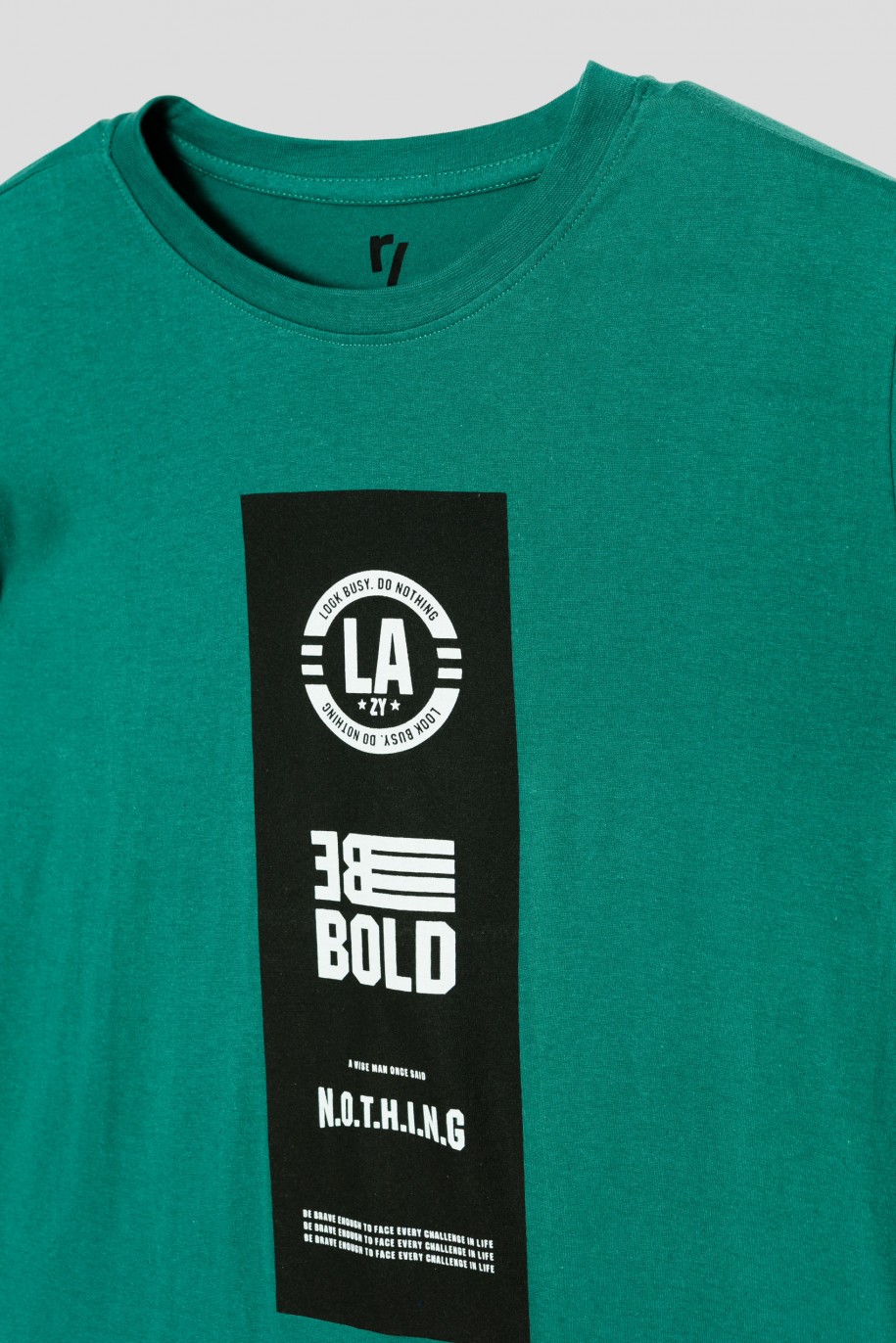 Zielony T-shirt z czarnym nadrukiem z przodu - 38638