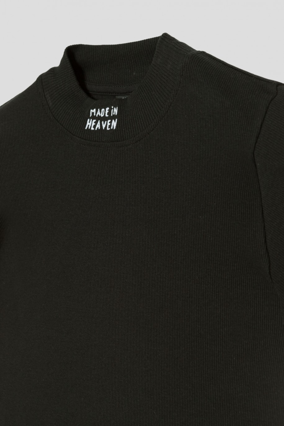 Czarny T-shirt z półgolfem MADE IN HEAVEN - 38818