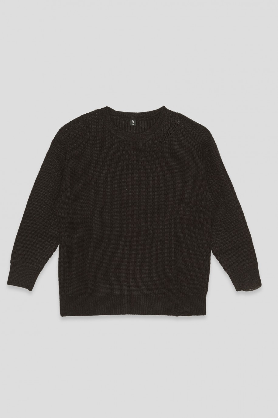 Czarny sweter z modnymi rozdarciami - 38856