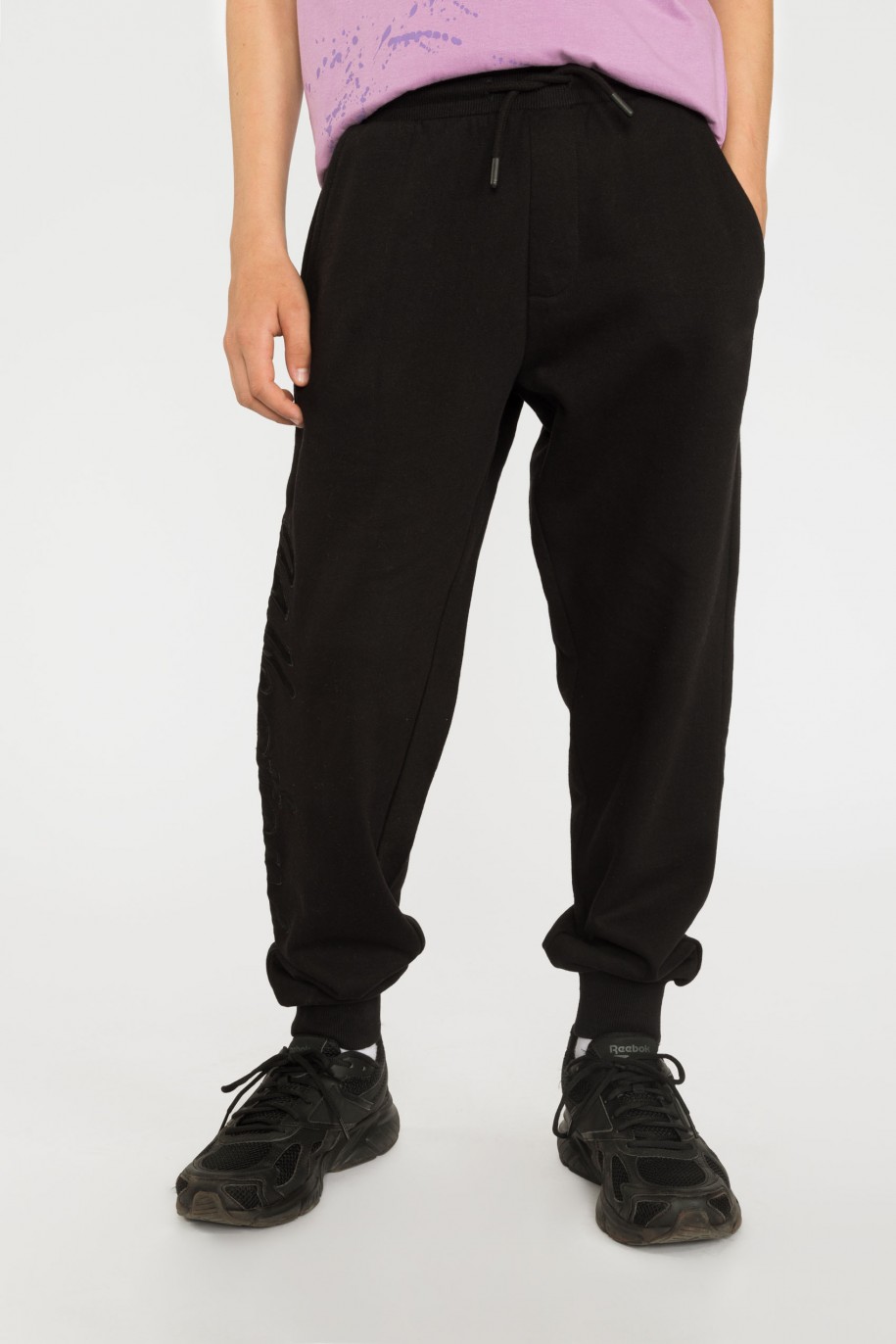 Czarne spodnie dresowe WHATEVER - 39073