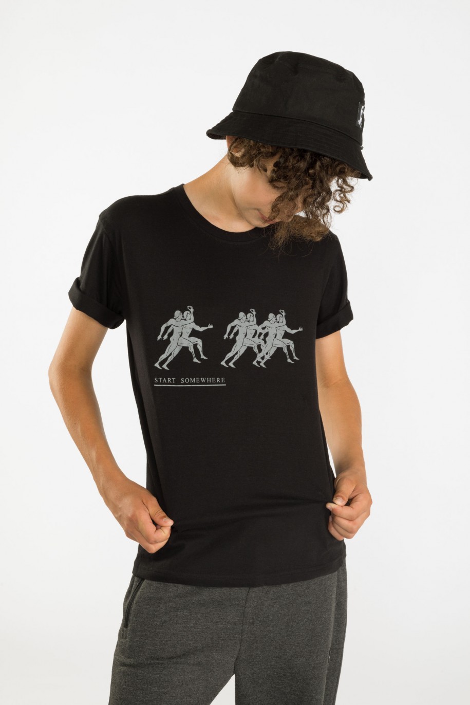 Czarny T-shirt z nadrukiem ANTIQUE - 39112