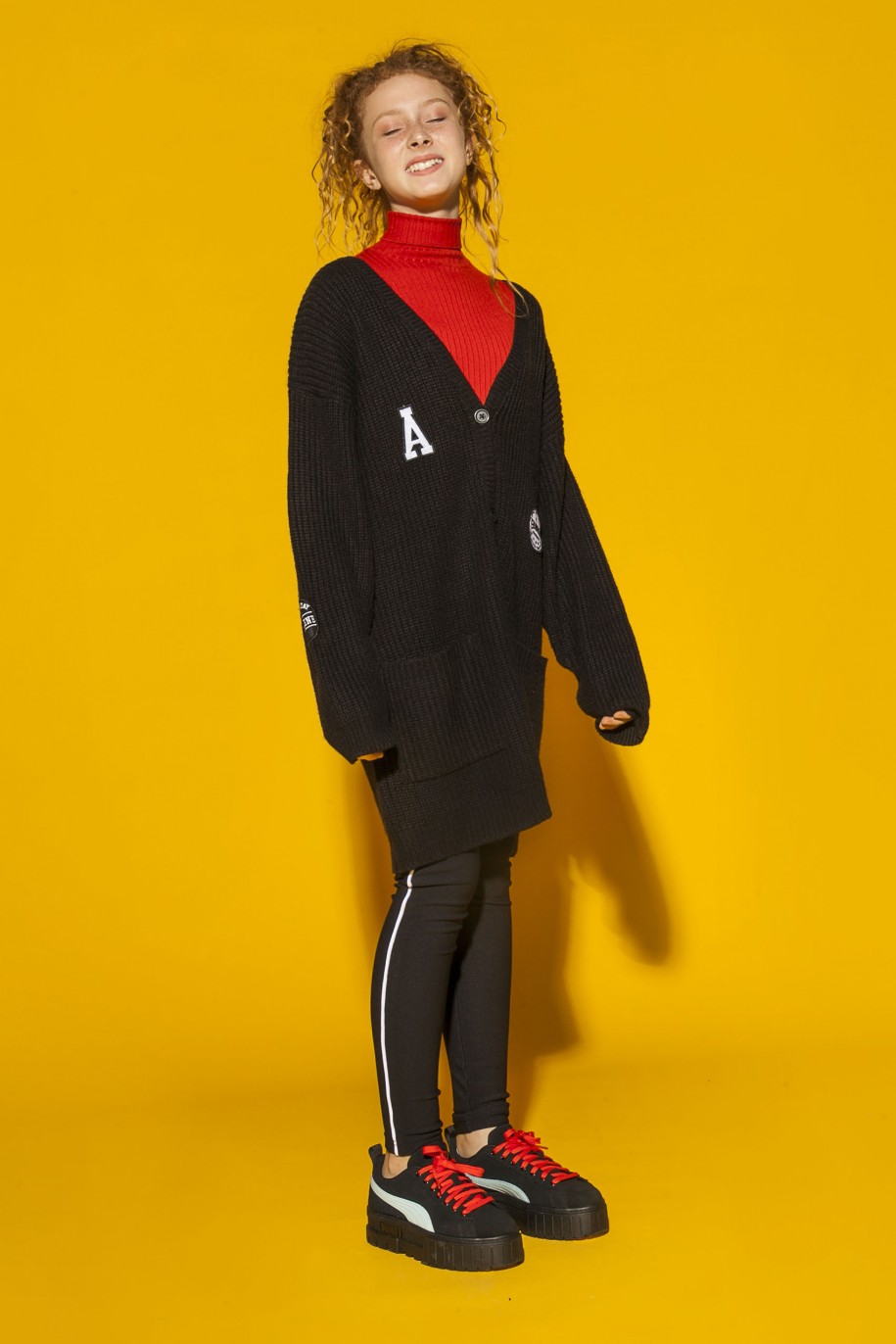Czarny przedłużany sweter kardigan SCHOOL GIRL - 39174