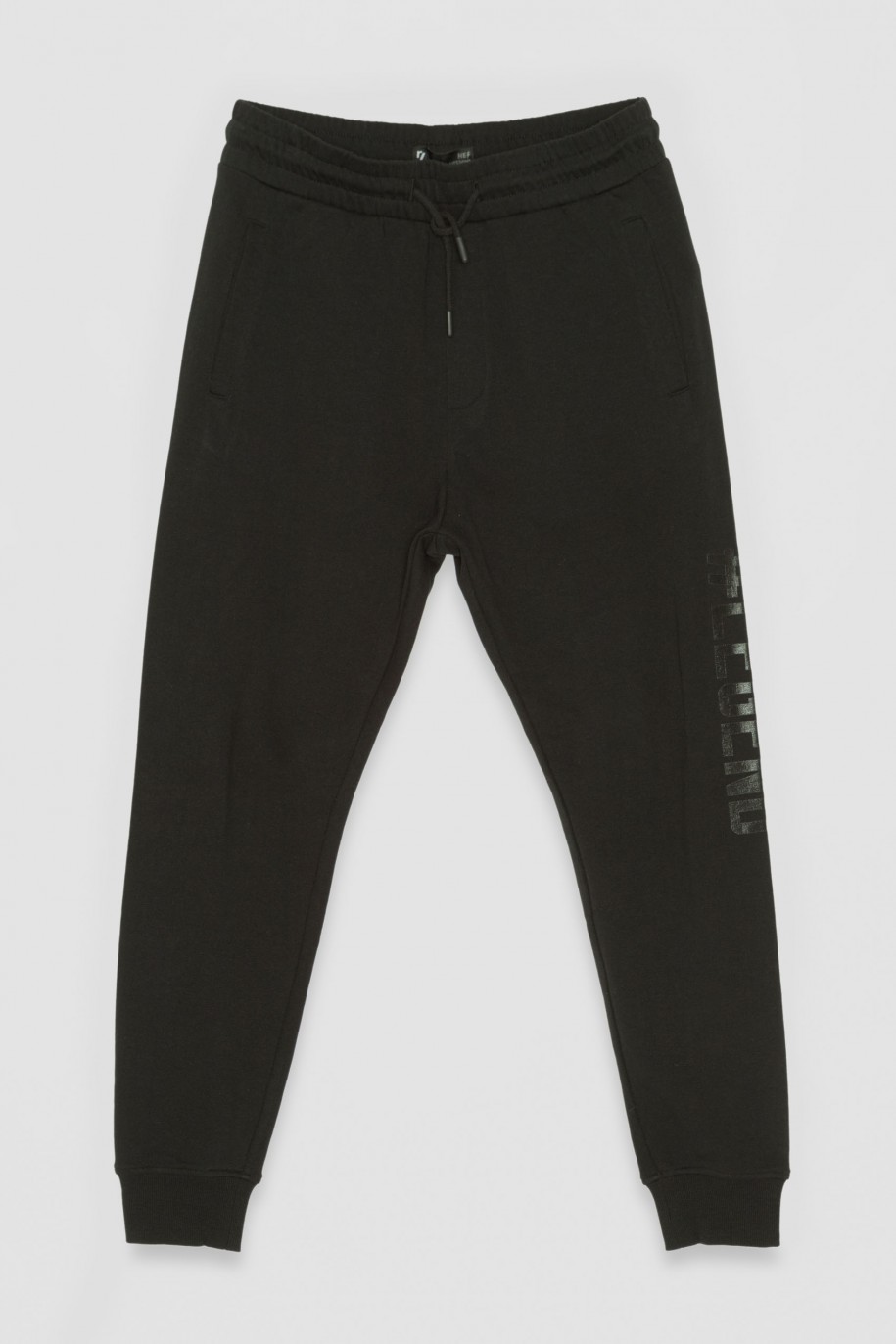 Czarne spodnie dresowe LEGEND - 39394