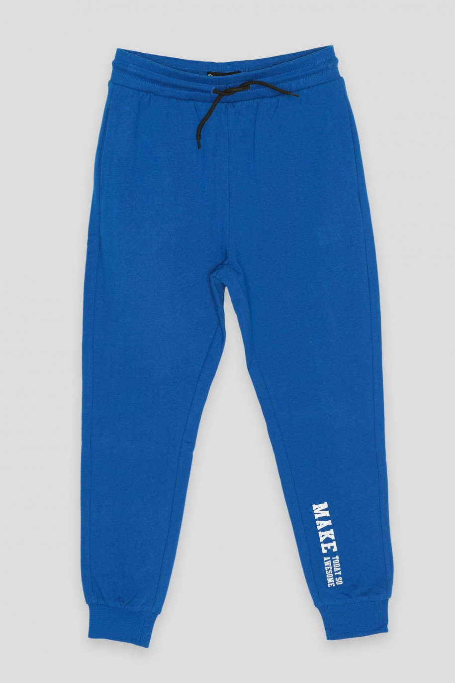 Niebieskie spodnie dresowe z nadrukiem - 39672