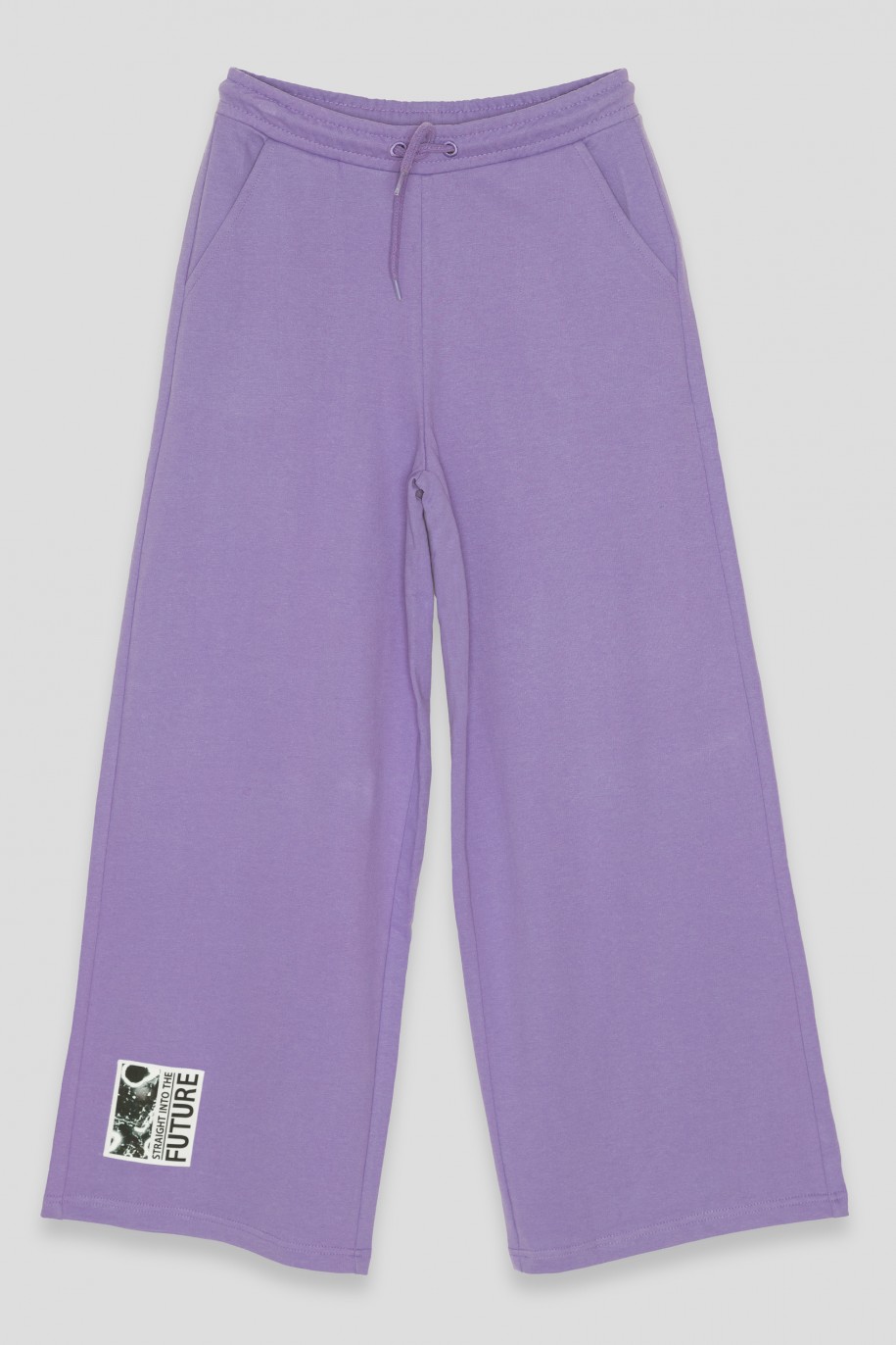 Fioletowe spodnie dresowe z szerokimi nogawkami - 40372
