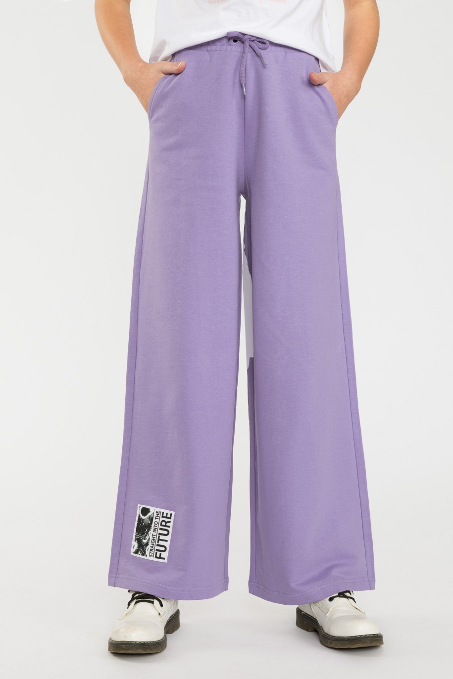 Fioletowe spodnie dresowe z szerokimi nogawkami - 40376